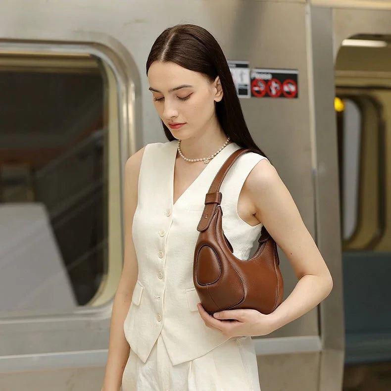 Giovanna Niche Vintage Leather Crescent Bag Rebooters