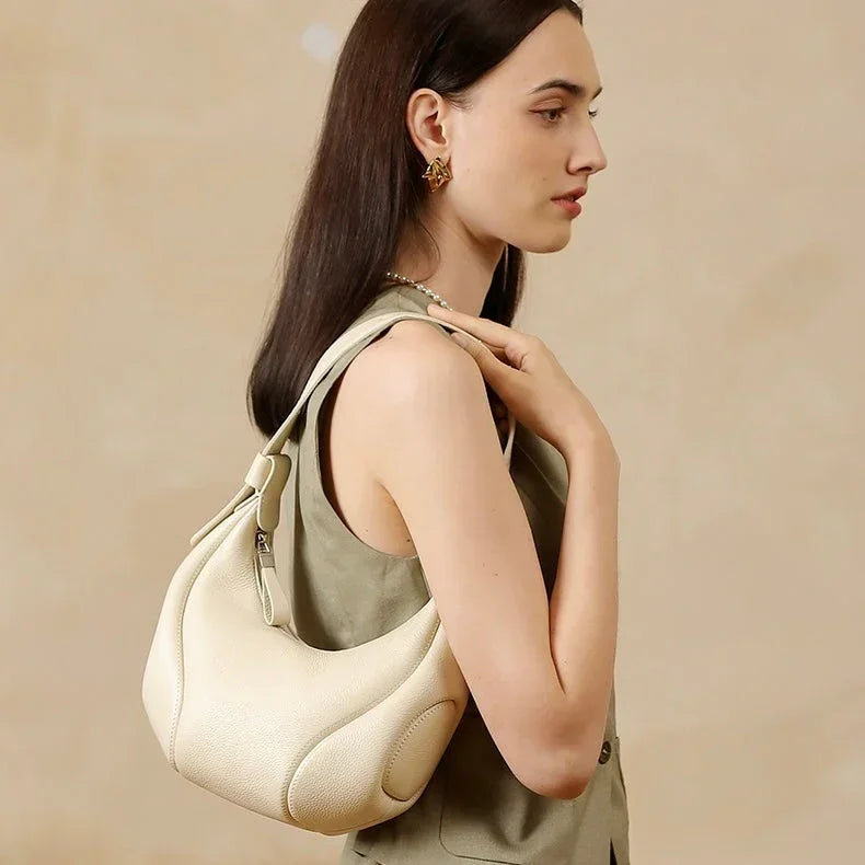 Giovanna Niche Vintage Leather Crescent Bag Rebooters