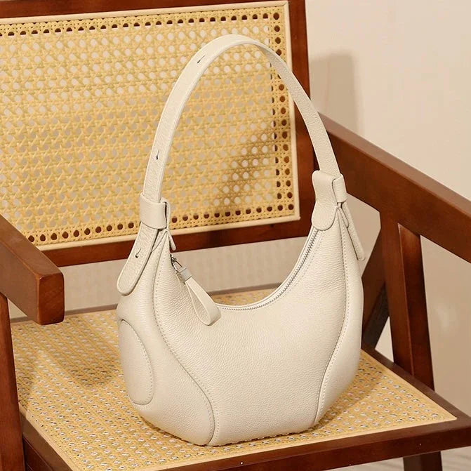 Giovanna Niche Vintage Leather Crescent Bag Rebooters