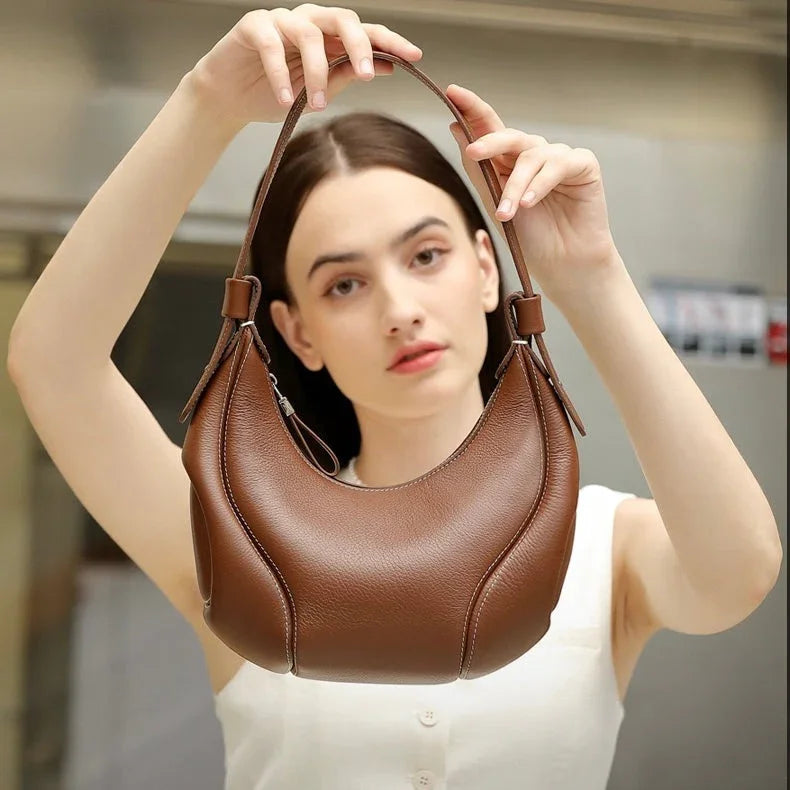 Giovanna Niche Vintage Leather Crescent Bag Rebooters