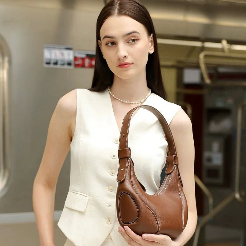 Giovanna Niche Vintage Leather Crescent Bag Rebooters