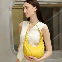 Giovanna Niche Vintage Leather Crescent Bag Rebooters