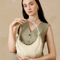 Giovanna Niche Vintage Leather Crescent Bag Rebooters
