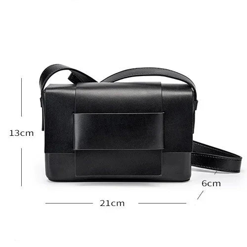 Black leather crossbody bag with adjustable strap, front pocket, and dimension labels 21x13x6cm