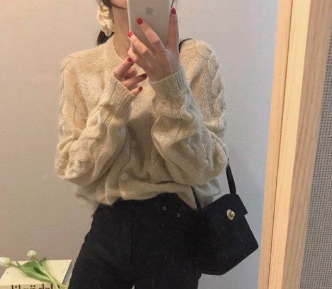 Womens Chic Everyday Cardigan for Timeless Elegance - Rebooters