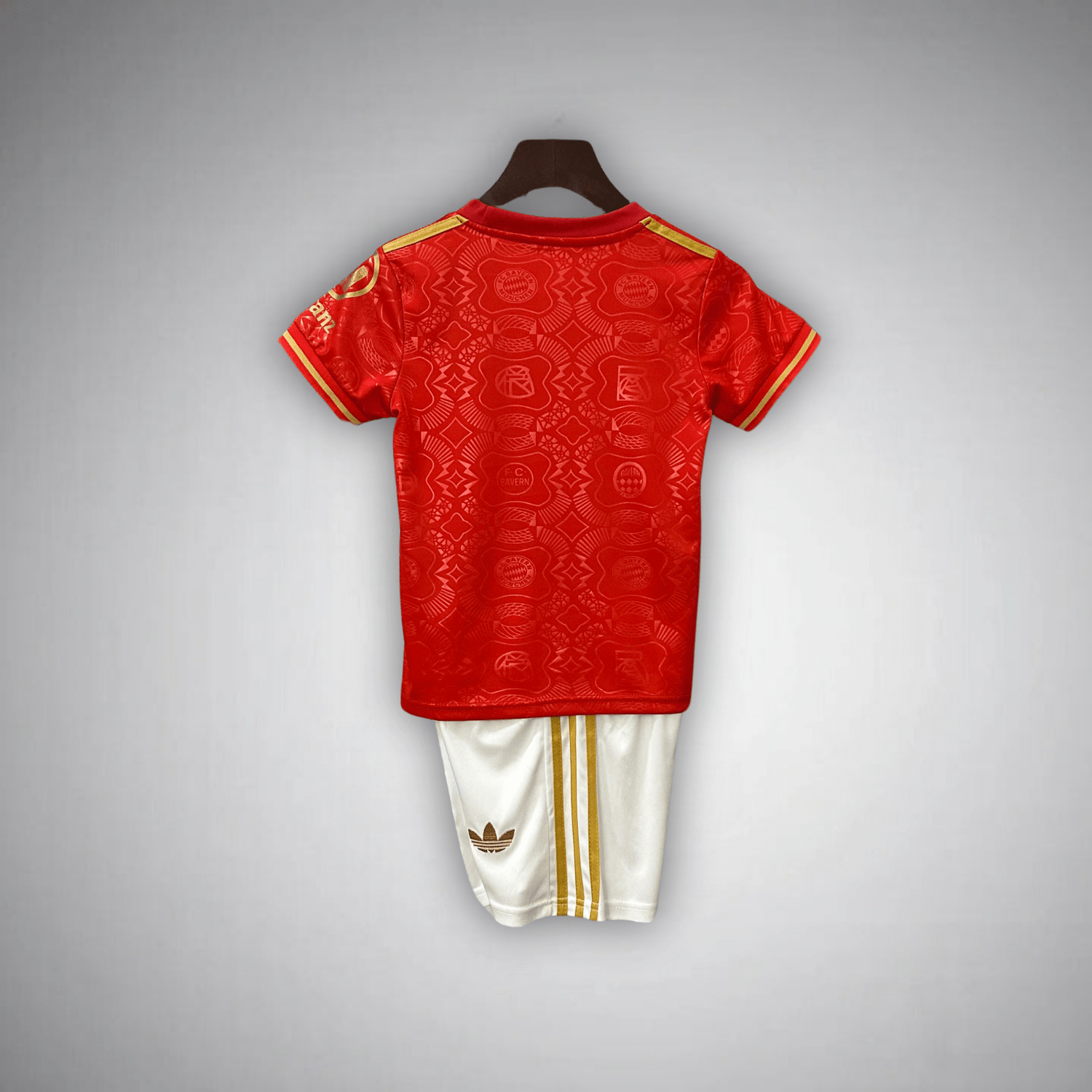 FC Bayern 125 Anniversary Kids Size Kit for Young Fans