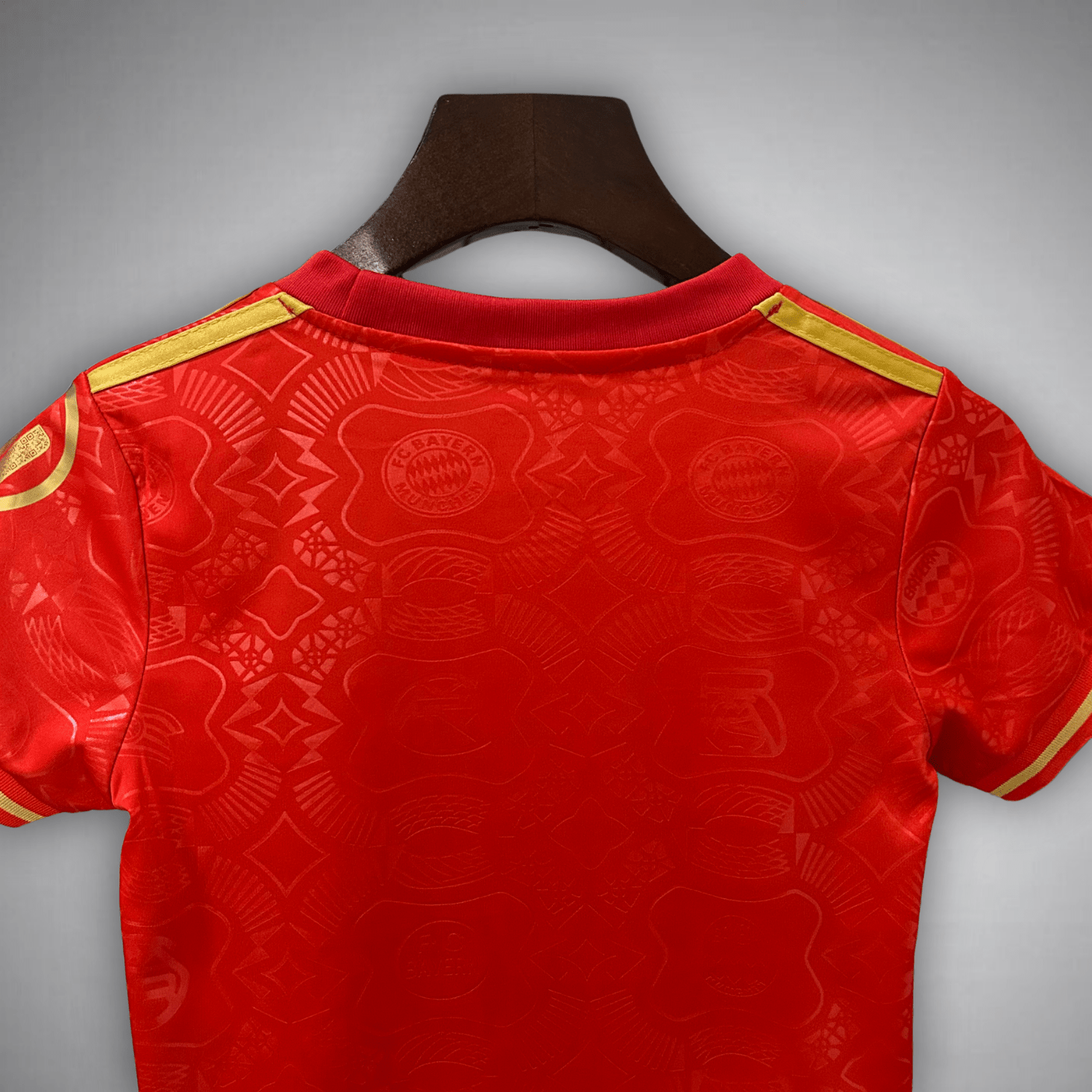 FC Bayern 125 Anniversary Kids Size Kit for Young Fans